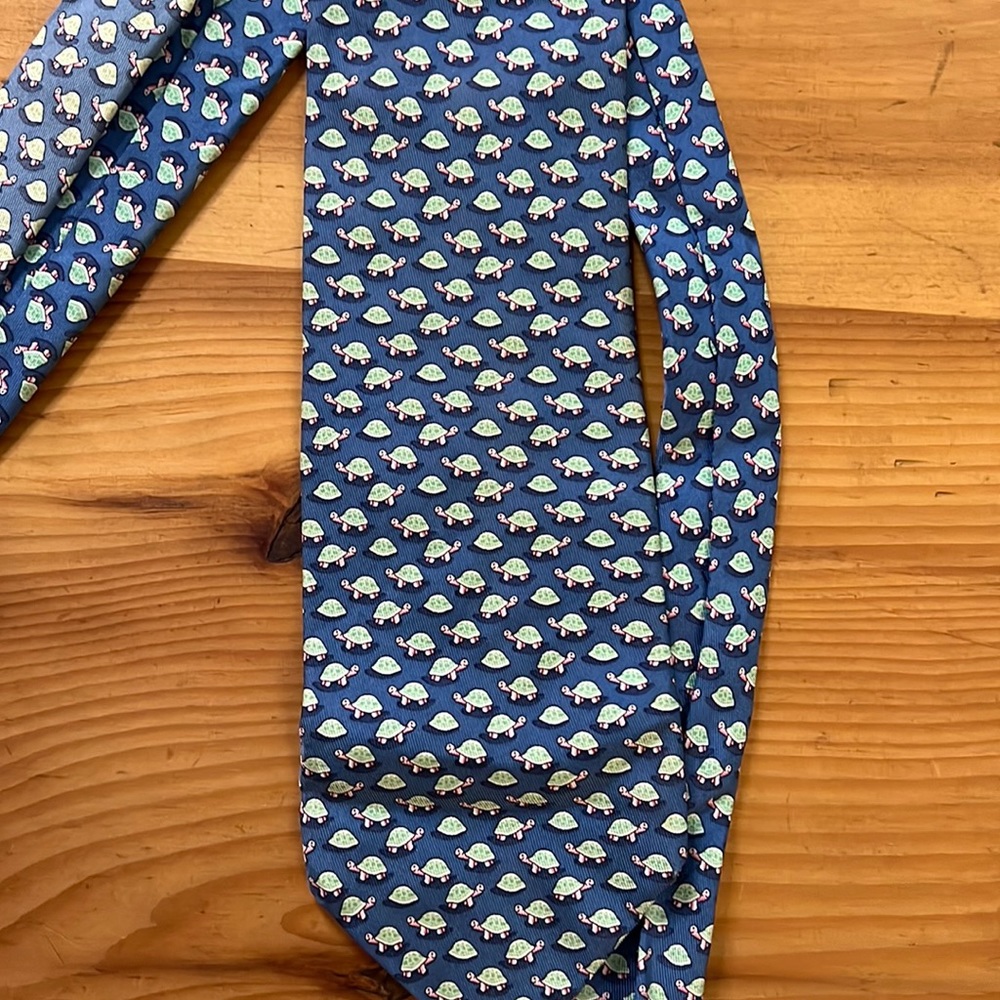 Vineyard Vines turtle tie